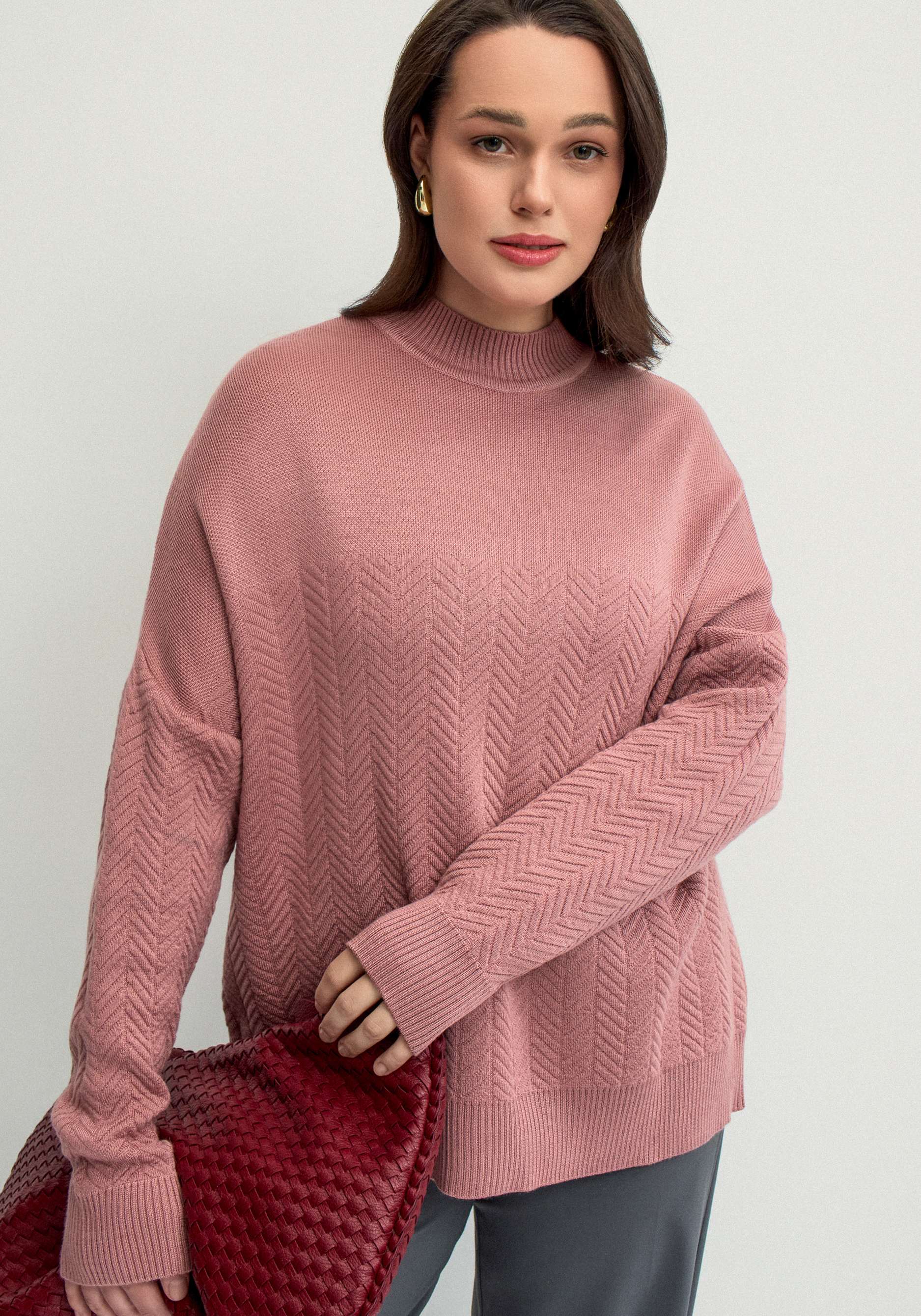 Джемпер с горлом и со спущенным плечом, Серый
Джемпер с горлом и со спущенным плечом, Серый