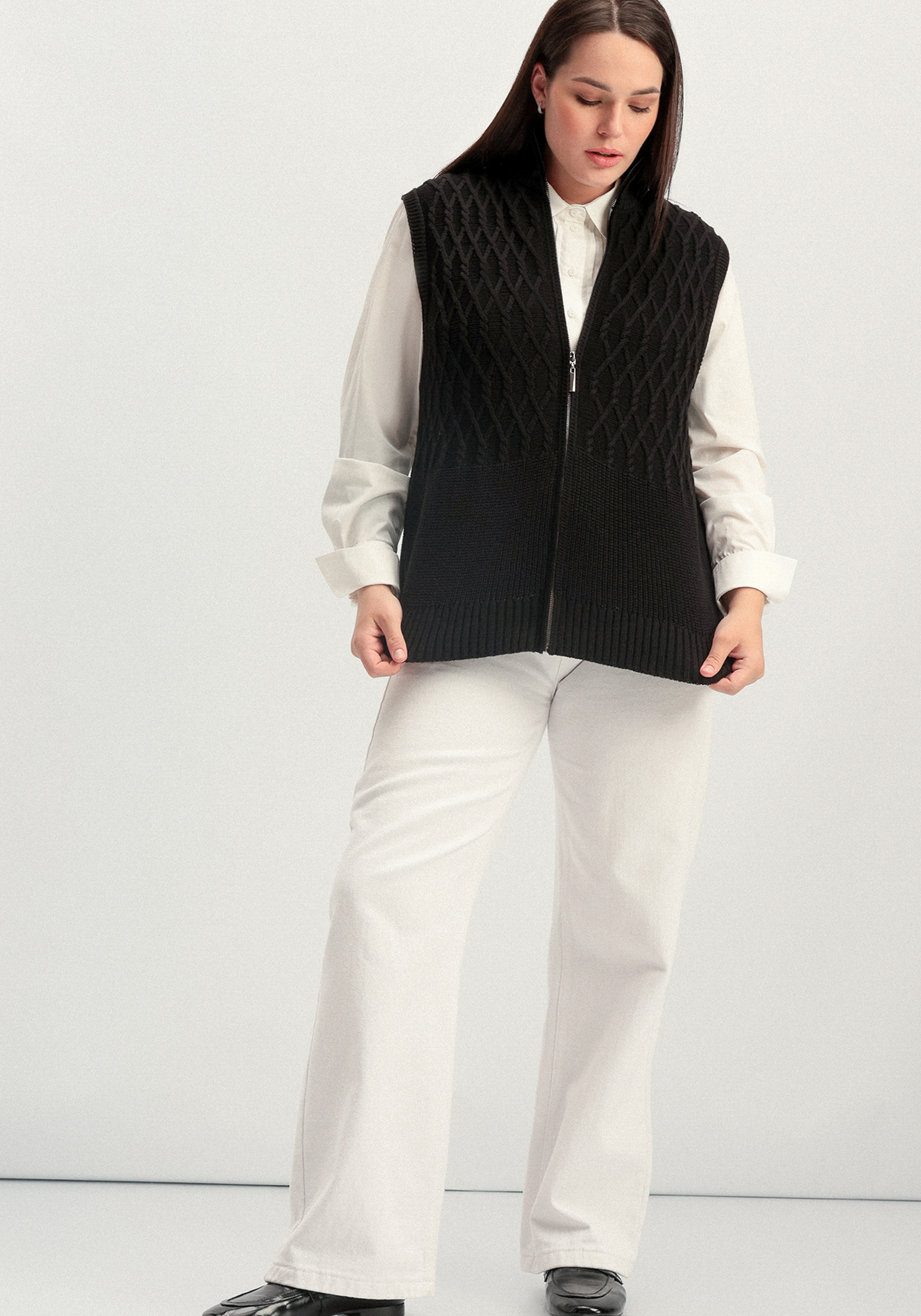 Жилет на молнии с фактурным рисунком, Черный
Жилет на молнии с фактурным рисунком, Черный