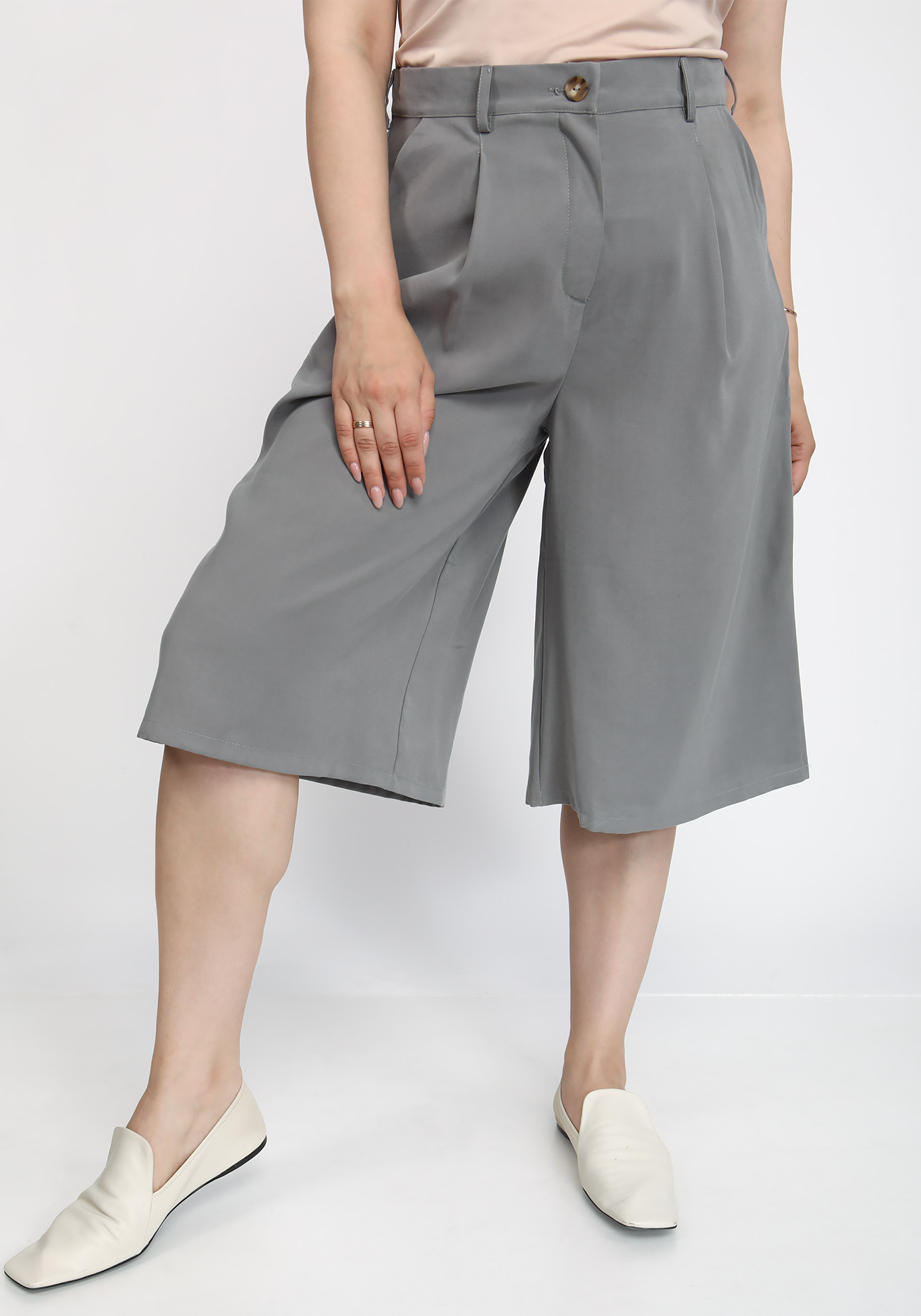 Бермуды с защипами, Серый
Бермуды с защипами, Серый