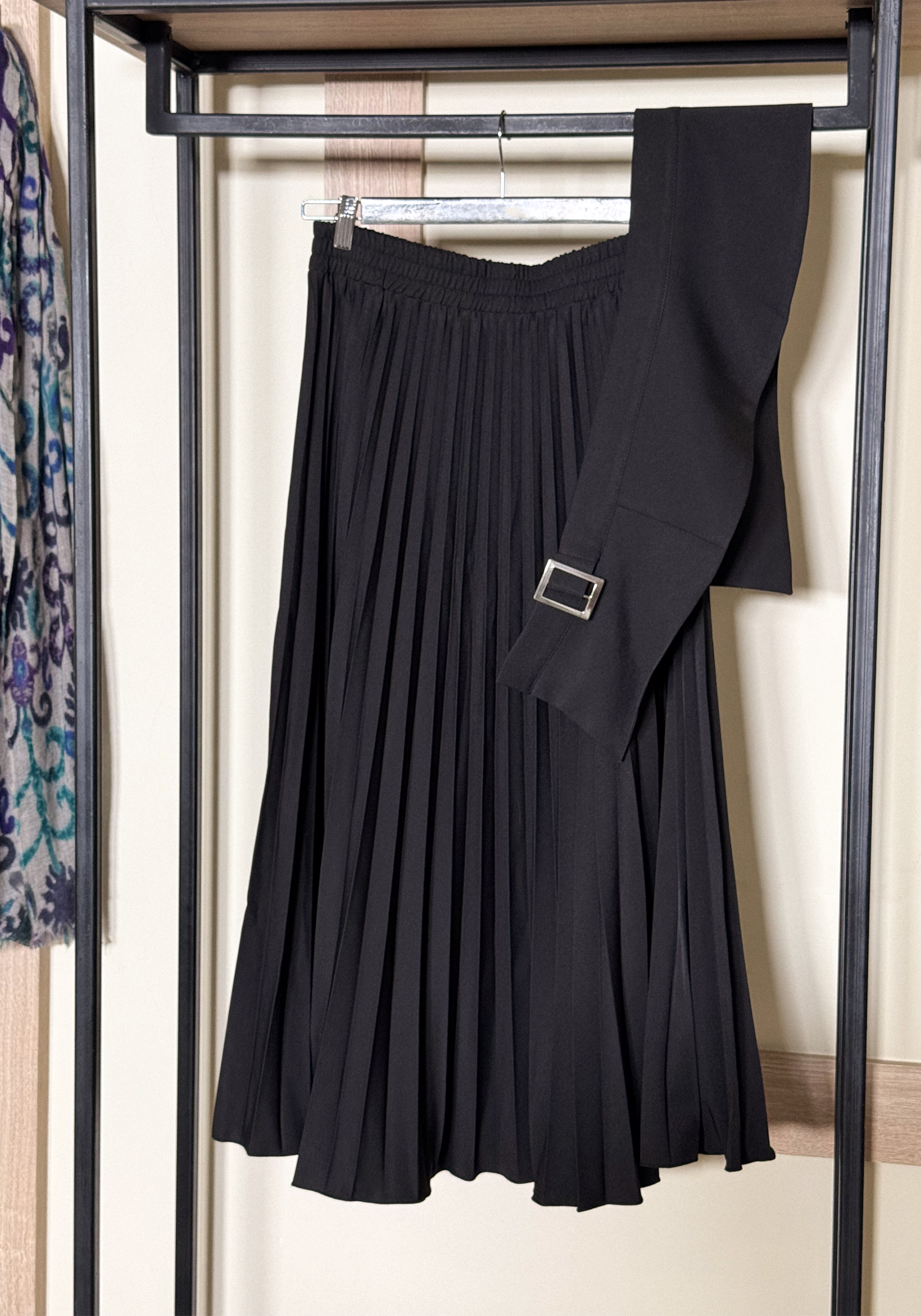 Юбка плиссированная со съемным поясом Resale, Черный
Юбка плиссированная со съемным поясом Resale, Черный