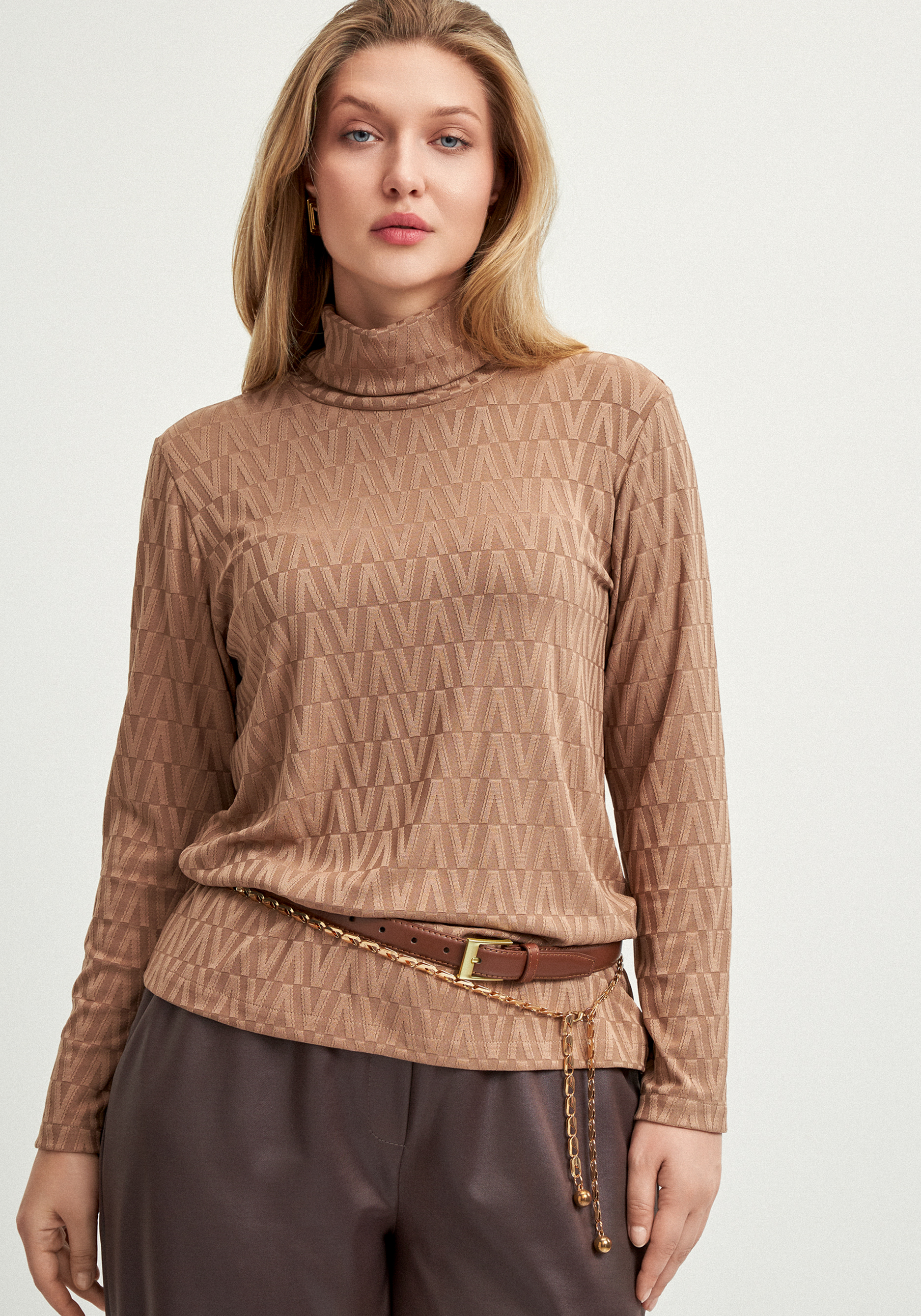 Водолазка с фактурным рисунком и воротом, Бежевый
Водолазка с фактурным рисунком и воротом, Бежевый