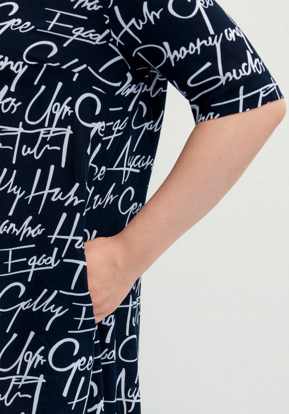 Платье-футболка с капюшоном шир.  580, рис. 6