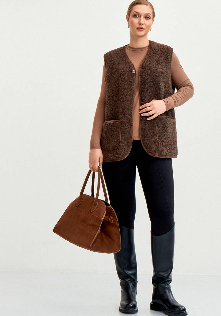 Жилет из экомеха на пуговицах шир.  750, рис. 20