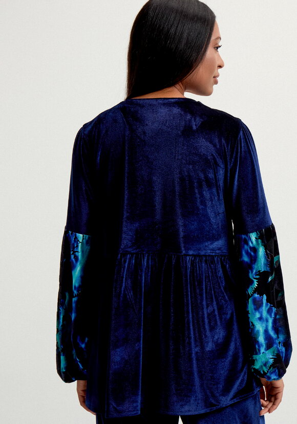 Блуза свободного кроя  с цветочными вставками шир.  580, рис. 11