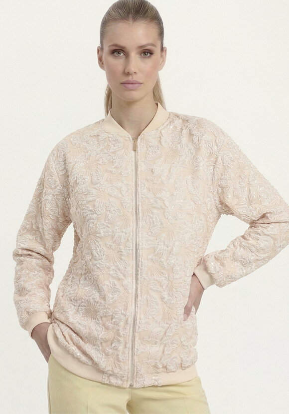 Бомбер из ткани с жаккардовым узором шир.  580, рис. 26