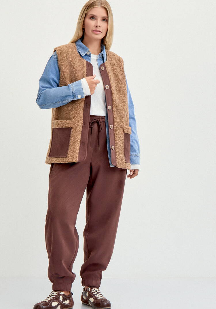 Жилет с отделкой из замши шир.  750, рис. 19