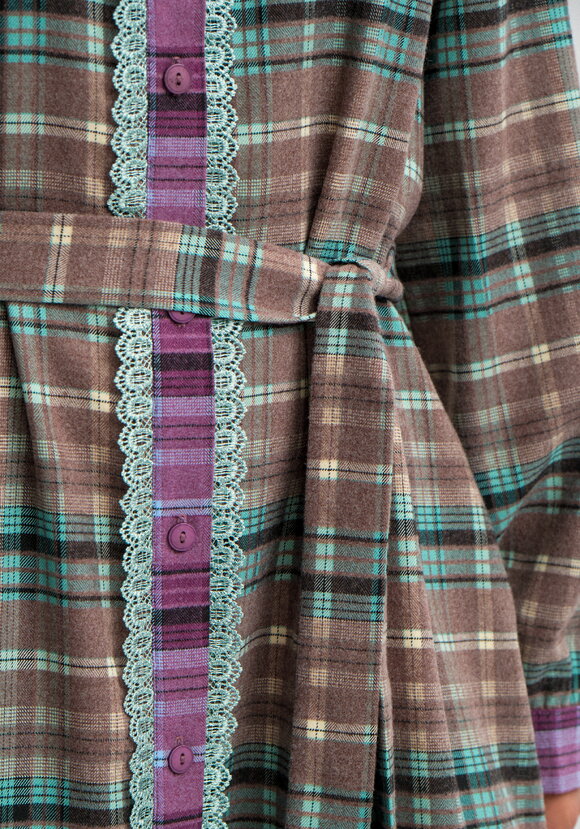 Платье-рубашка в клетку на пуговицах шир.  580, рис. 16