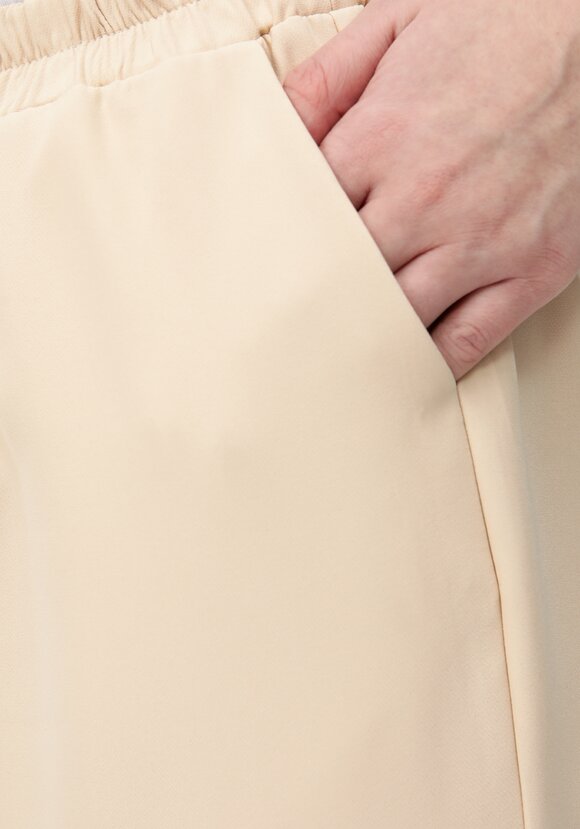 Брюки с карманами и резинкой на поясе шир.  580, рис. 15