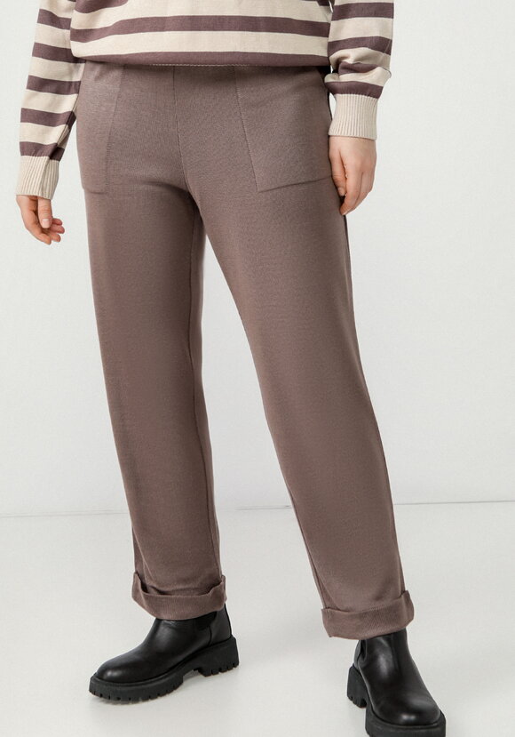 Брюки зауженные книзу шир.  580, рис. 27