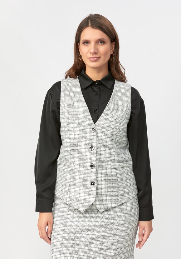 Жилет на пуговицах из фактурной ткани шир.  580, рис. 8