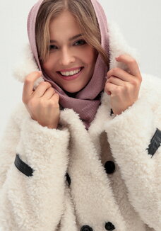 Палантин с нежным фактурным рисунком