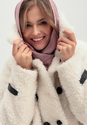 Палантин с нежным фактурным рисунком