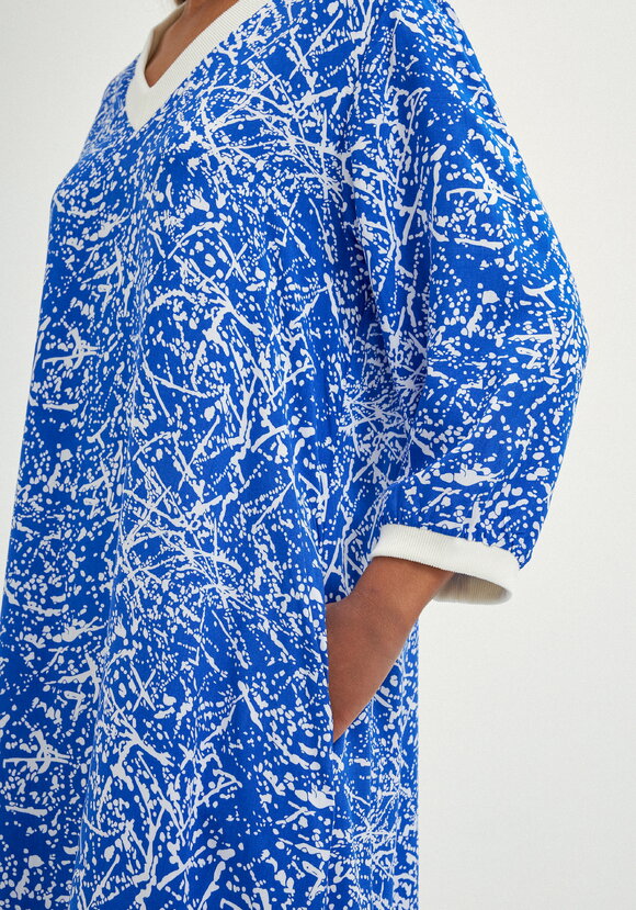 Платье А-силуэта с контрастной отделкой шир.  580, рис. 6