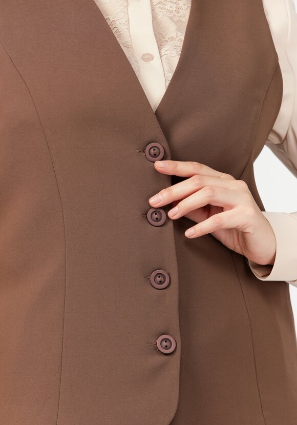 Жилет классический на пуговицах шир.  580, рис. 11