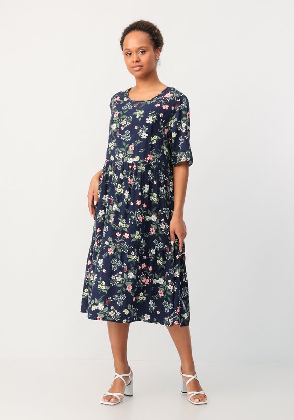 Платье с отрезной талией и коротким рукавом шир.  580, рис. 20