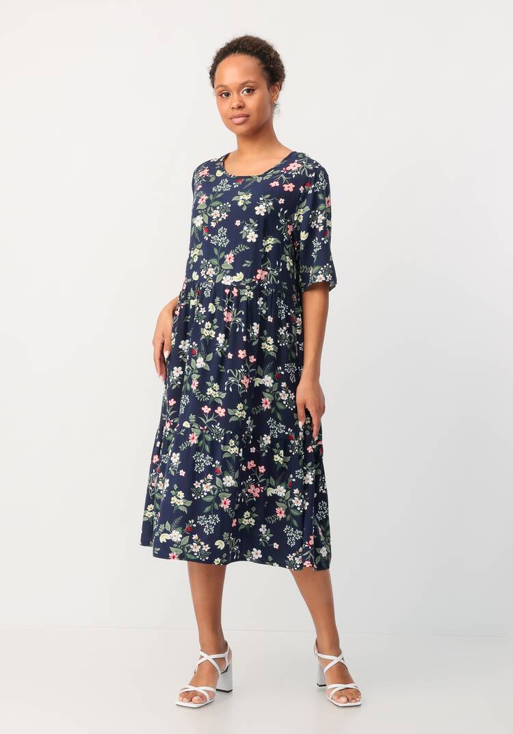 Платье с отрезной талией и коротким рукавом шир.  750, рис. 20