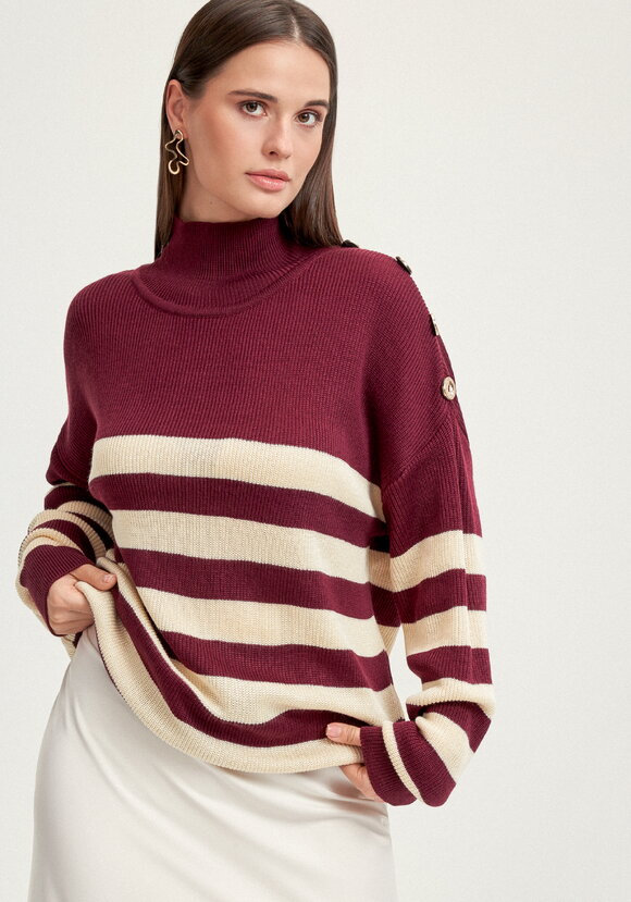 Джемпер с декоративными пуговицами в полоску шир.  580, рис. 1