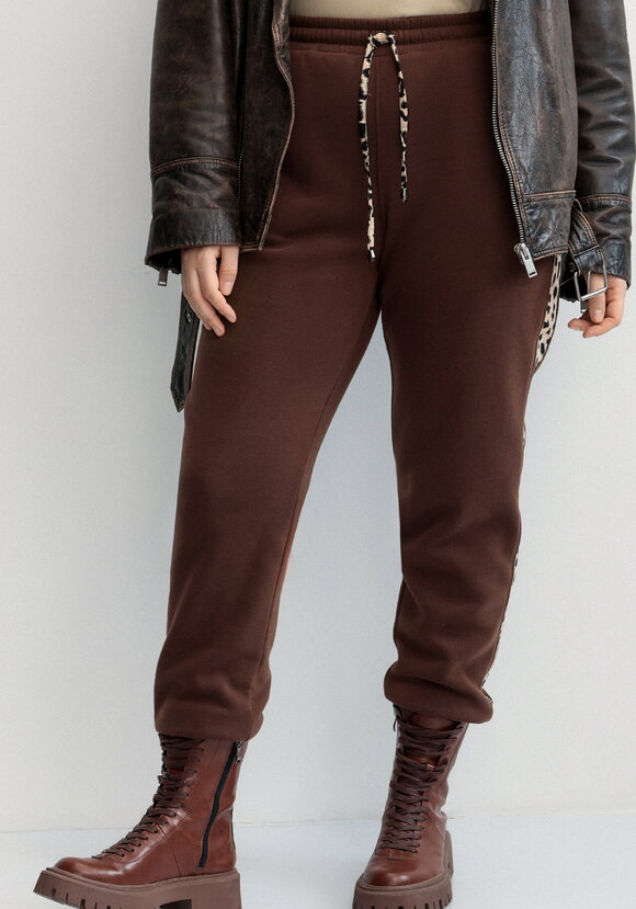 Брюки с леопардовыми лампасами шир.  580, рис. 10