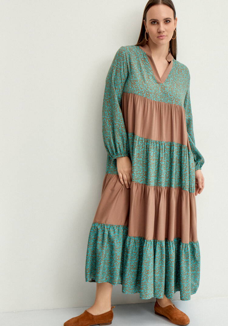 Платье с ярусами и V-образным вырезом шир.  750, рис. 31