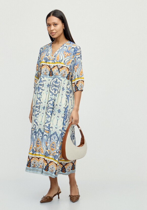 Платье с принтом свoбодного кроя шир.  580, рис. 14