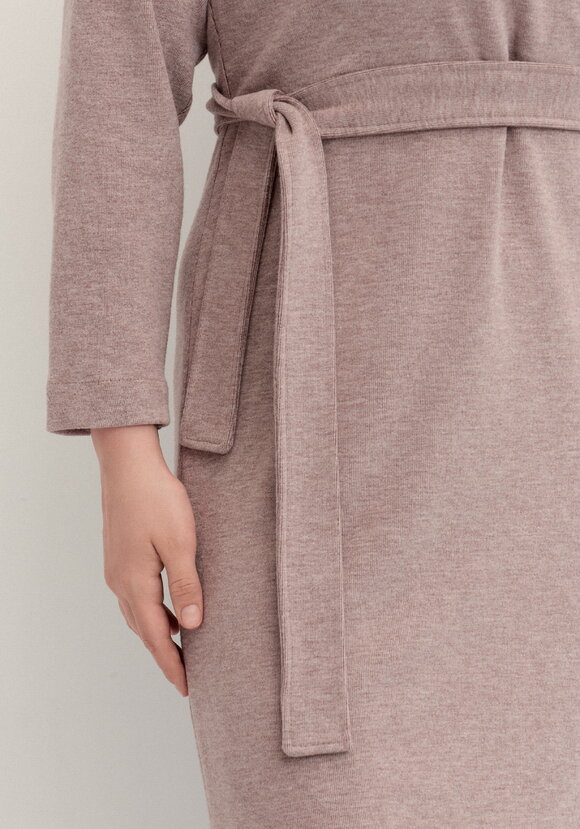 Платье трикотажное с поясом шир.  580, рис. 14