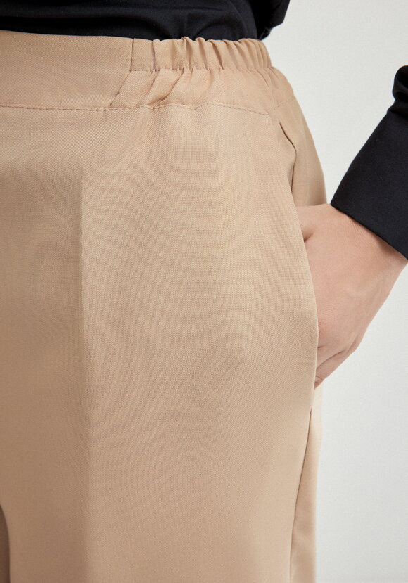 Брюки на эластичной ленте свободного кроя шир.  580, рис. 22