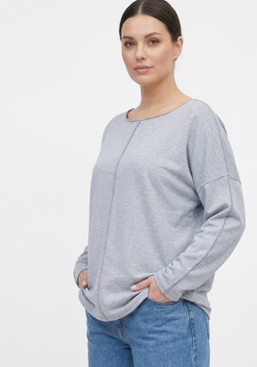 Лонгслив со спущенным плечом и оверлоком