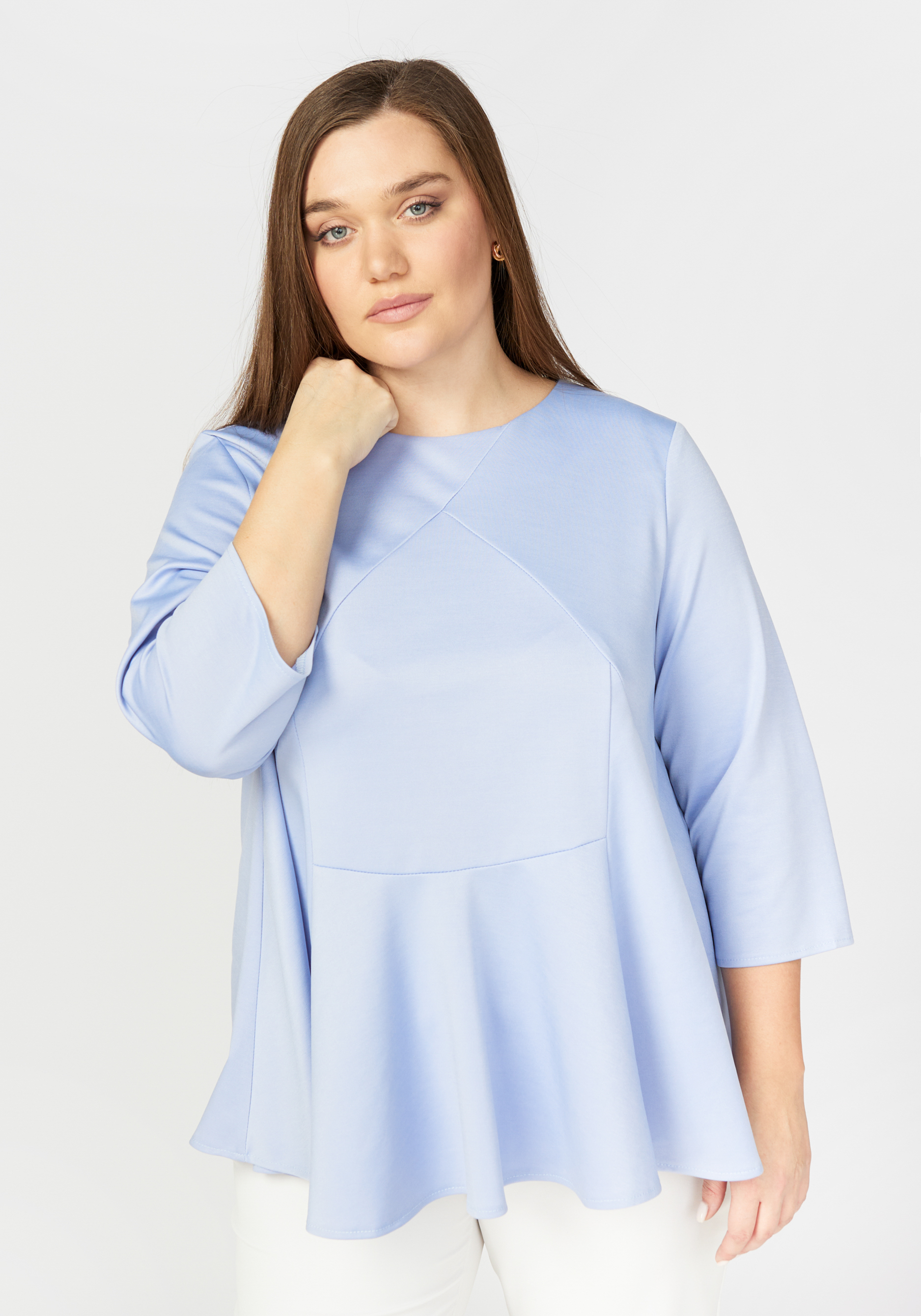 Блуза однотонная с отрезной кокеткой блуза однотонная с круглым вырезом