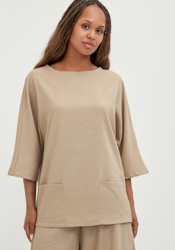 Блуза с контрастной внутренней отделкой шир.  580, рис. 4