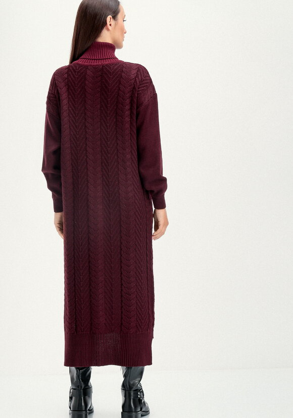 Платье двухцветное с фактурным рисунком шир.  580, рис. 17