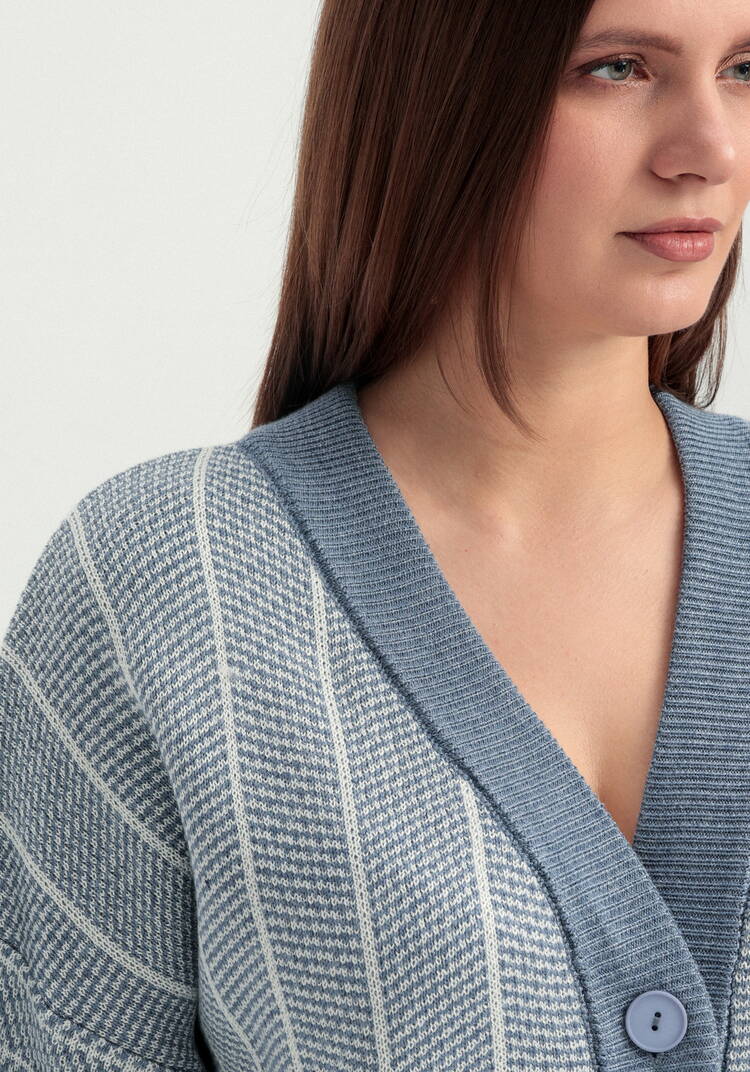 Кардиган монохромный с вертикальной полосой шир.  750, рис. 13