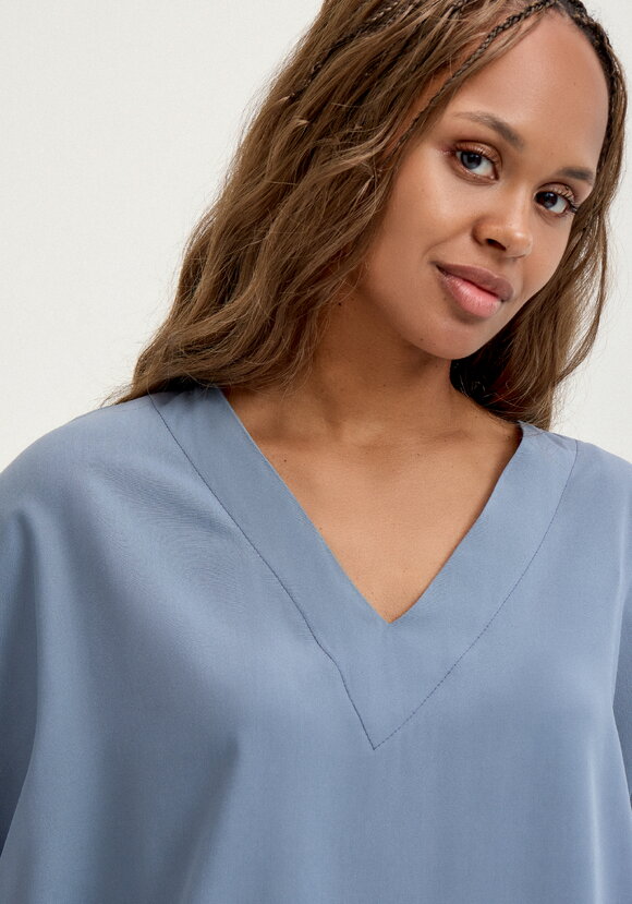 Блуза с V-образным вырезом свободная шир.  580, рис. 5