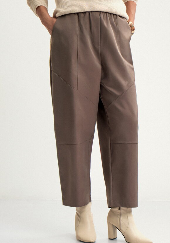 Брюки бананы с конструктивными линиями шир.  580, рис. 11