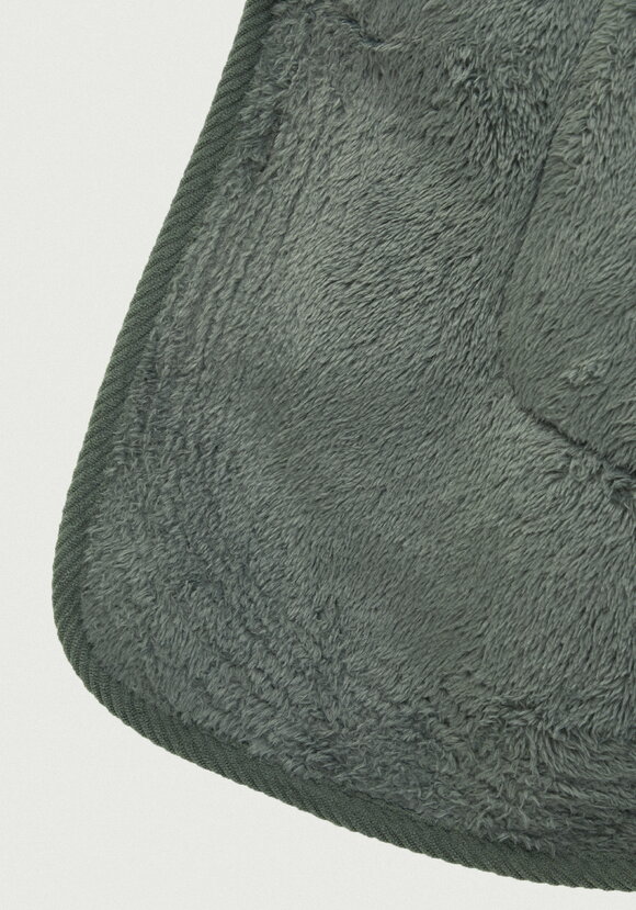 Жилет удлинённый из искусственного меха шир.  580, рис. 15