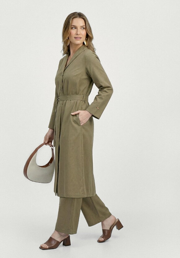 Тренч с цельнокройным воротником на пуговицах шир.  580, рис. 5