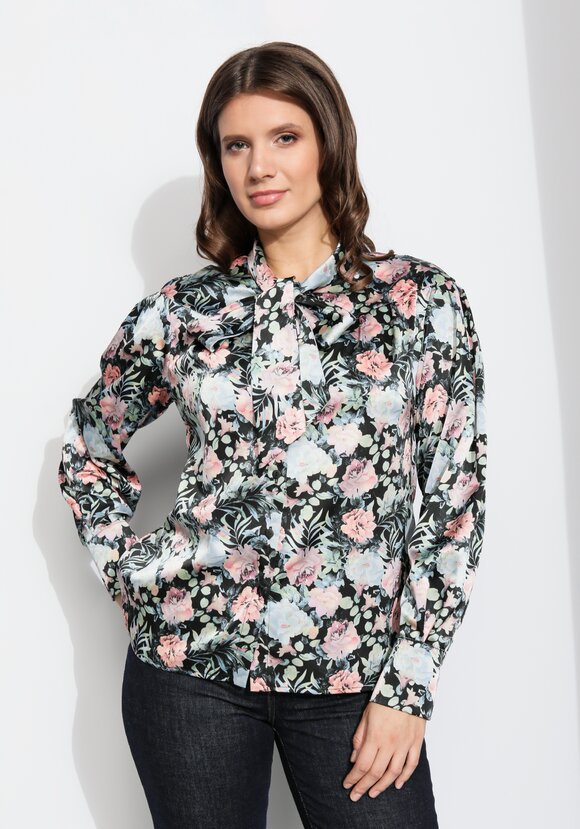 Блуза прямого силуэта с бантом шир.  580, рис. 33