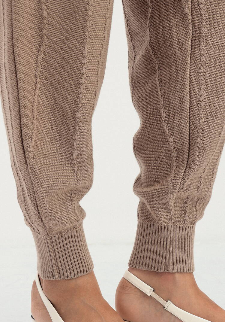 Брюки джоггеры с фактурным рисунком шир.  750, рис. 8