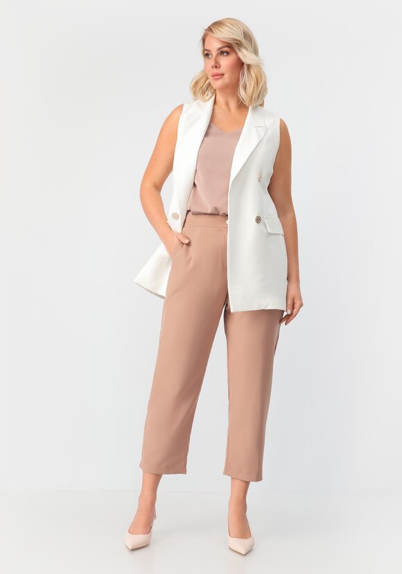 Жилет двубортный на пуговицах шир.  580, рис. 17