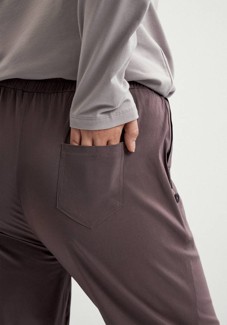 Брюки зауженные с декором из пуговиц шир.  750, рис. 26