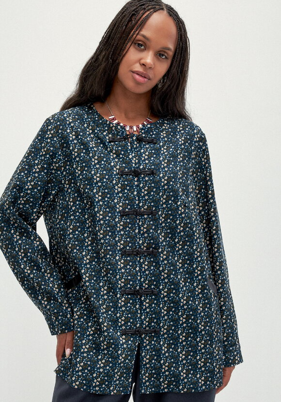 Блуза с оригинальными застежками шир.  580, рис. 18