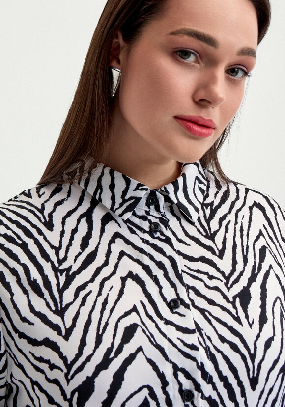Блуза с анималистичным принтом на пуговицах шир.  580, рис. 14