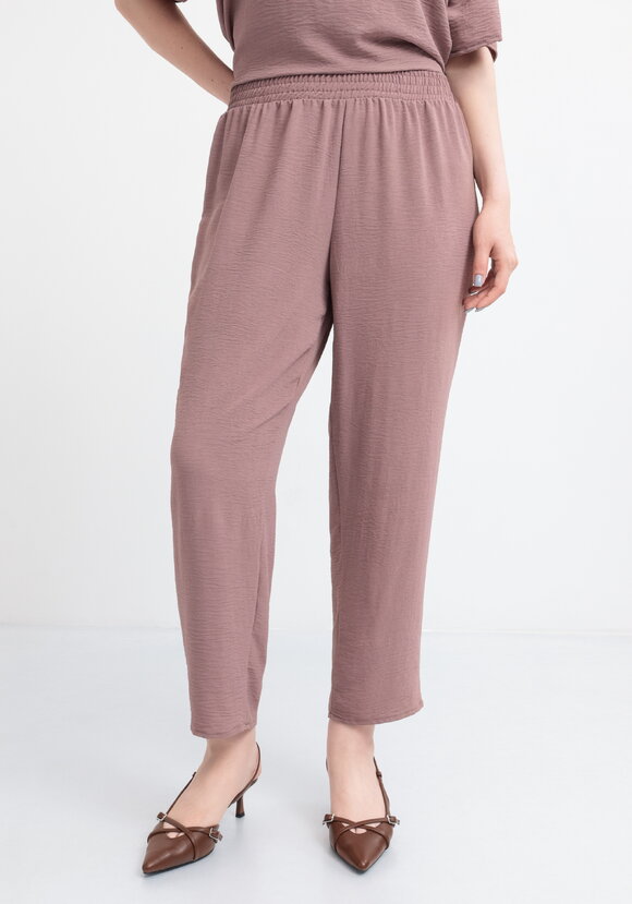 Костюм с брюками из легкой ткани шир.  580, рис. 29