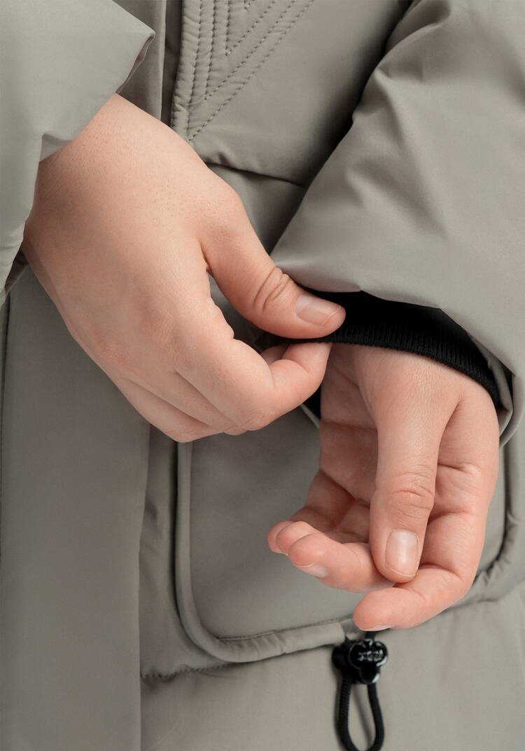 Пуховик стеганый с асимметричными карманами шир.  750, рис. 35