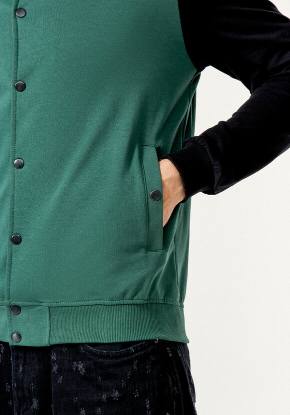 Бомбер с застежкой на кнопки шир.  580, рис. 6