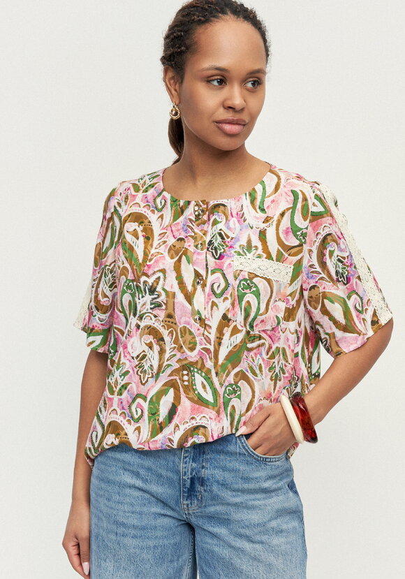 Блуза с лампасом из кружева по рукаву шир.  580, рис. 1