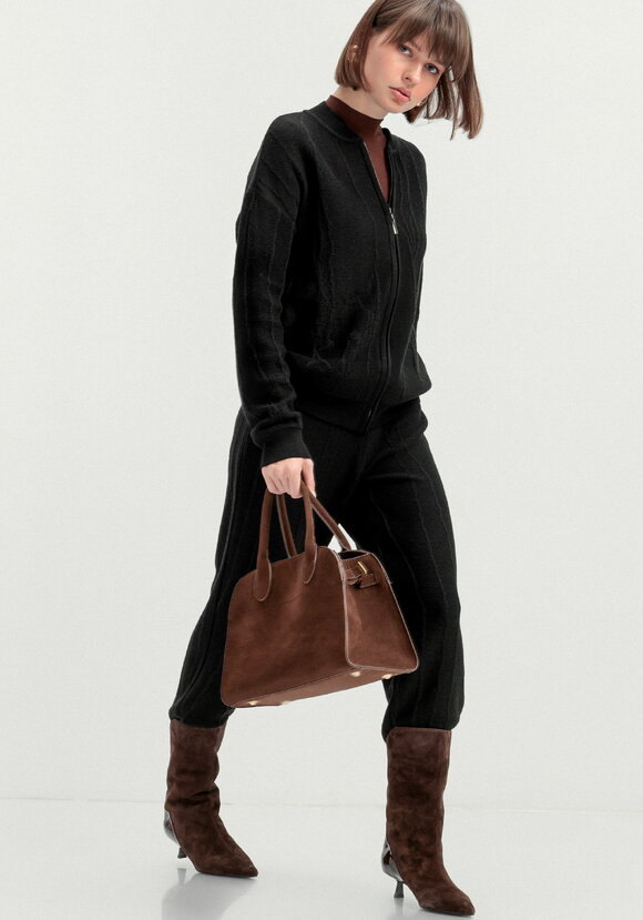 Бомбер с фактурным рисунком шир.  580, рис. 23