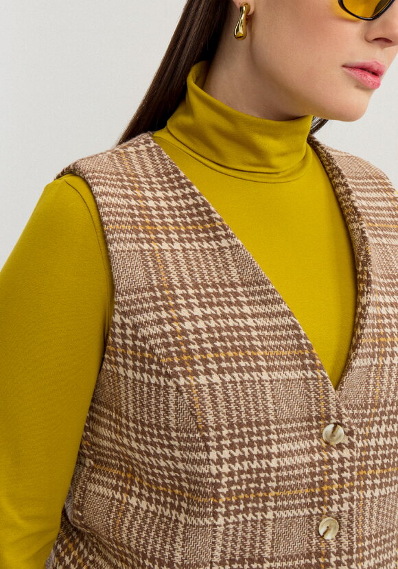 Жилет однобортный с принтом в клетку шир.  580, рис. 11