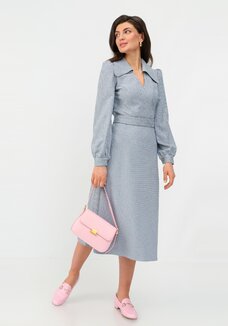 Платье с воротником свободного кроя