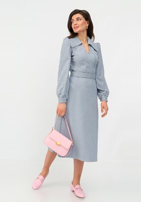 Платье с воротником свободного кроя