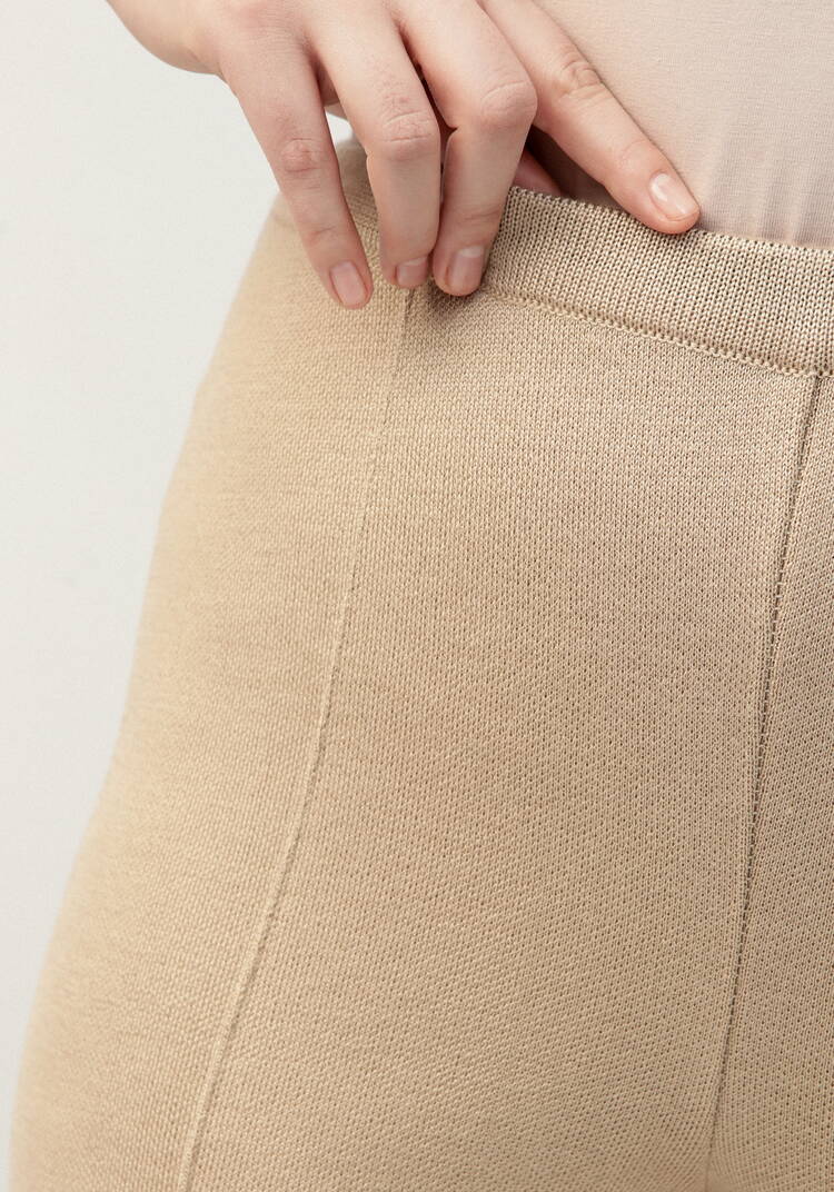 Брюки прямые зауженные книзу на резинке шир.  750, рис. 20